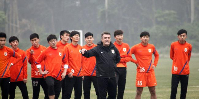  卡昂新帅上任三把火，训练强度翻倍引队员叫苦  