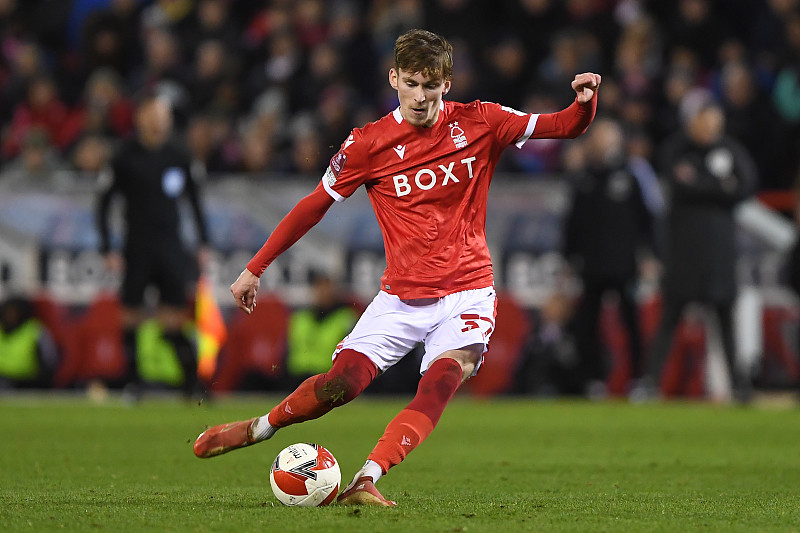  诺丁汉森林补强中场，努诺誓守英超席位  