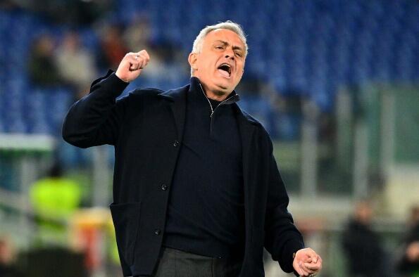  西汉姆联欧协联晋级八强，安东尼奥庆祝动作引发争议  